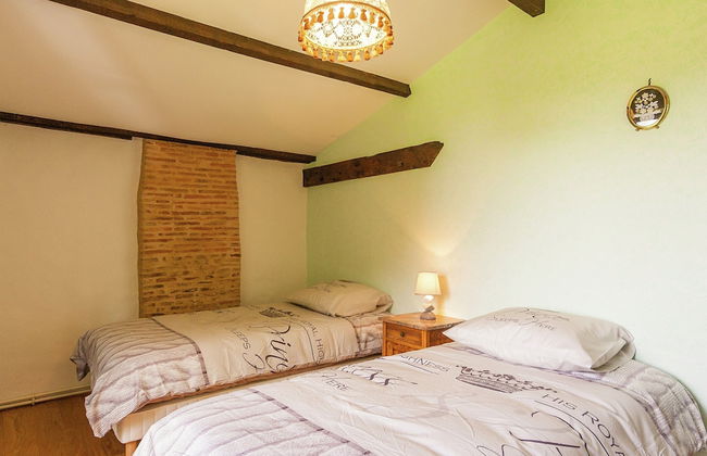 Spacious Farmhouse With Private Heated Pool in a Rustic Garden - Photo 17