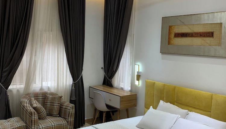 Photo 1 - Signature apartments