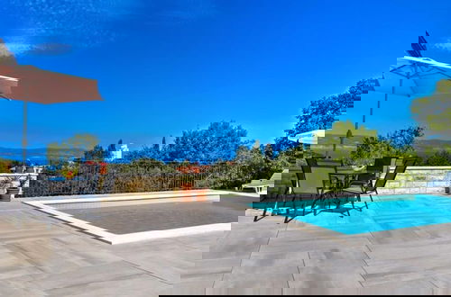 Foto 14 - Wonderful Brsec Apartments With Sea View and Shared Pool