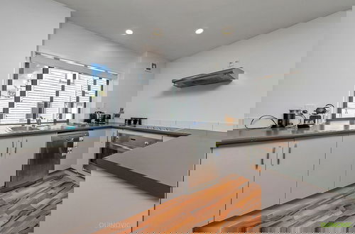 Photo 10 - Parnell Gem w/ Balcony & Parking Near Arena