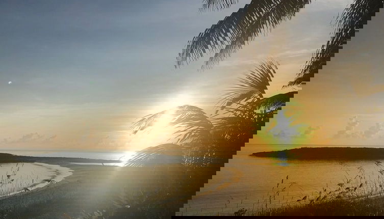 Foto 1 - Shangri-La Serenity: Beach Villa With Views