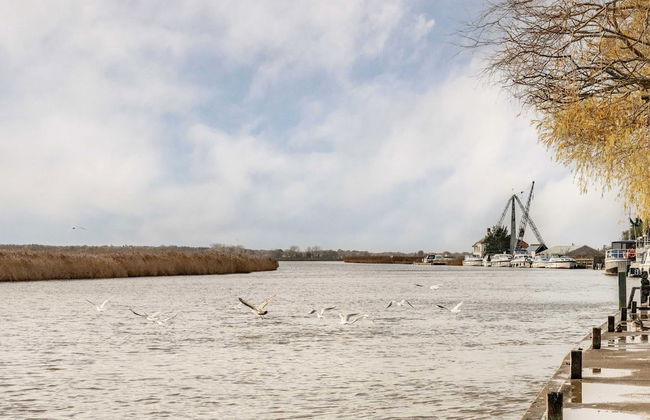 Host Stay Riverside Cottage - Photo 30