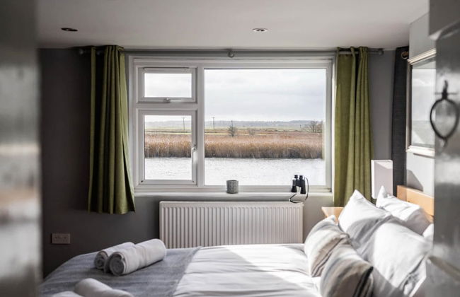 Host Stay Riverside Cottage - Photo 10