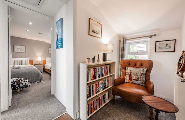 Host Stay Riverside Cottage - Photo 14