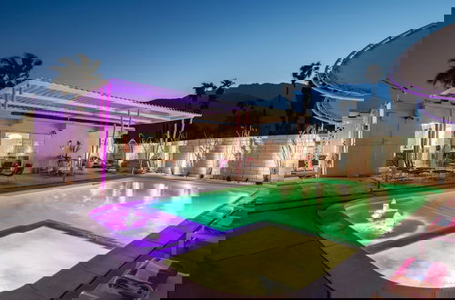 Foto 51 - Retro Chic Oasis Saltwater Pool Spa Mnt Views