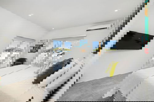 Foto 58 - Modern Trestrapi Beach Villa 8 bed 8 Bath 2 Pools