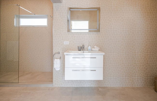 Modern Trestrapi Beach Villa 8 bed 8 Bath 2 Pools - Photo 17