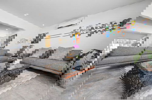 Foto 8 - Modern Trestrapi Beach Villa 8 bed 8 Bath 2 Pools