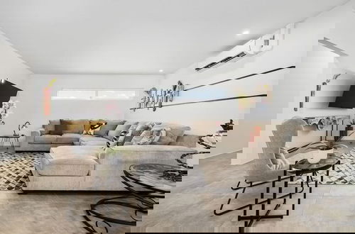 Foto 1 - Modern Trestrapi Beach Villa 8 bed 8 Bath 2 Pools