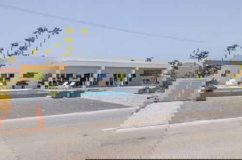 Foto 63 - Modern Trestrapi Beach Villa 8 bed 8 Bath 2 Pools