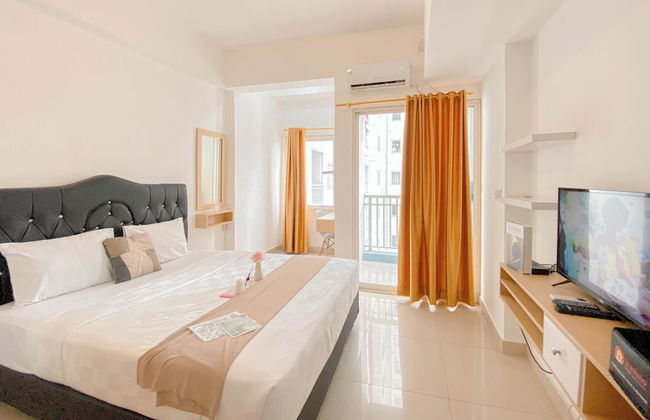 Homey and Simply Studio Apartment at The Nest Puri - Foto 8