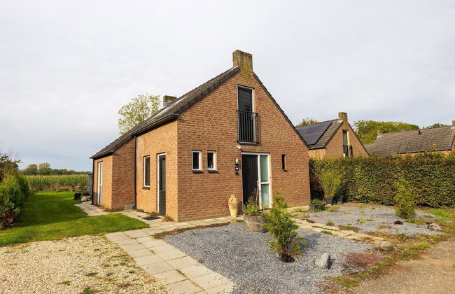 Cosy Holiday Home With Garden - Photo 1