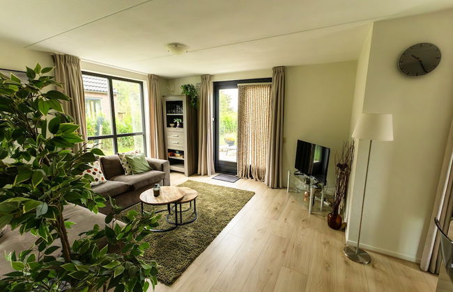 Cosy Holiday Home With Garden - Photo 6