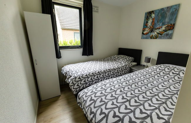 Cosy Holiday Home With Garden - Photo 4