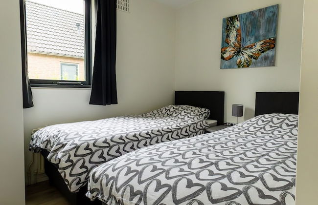 Cosy Holiday Home With Garden - Photo 5