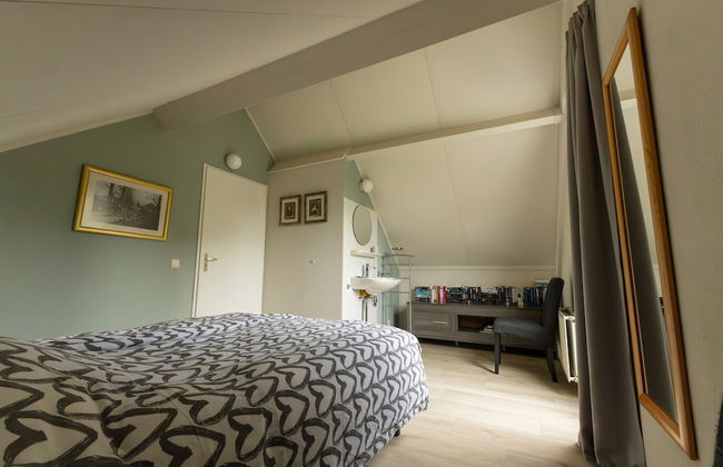 Cosy Holiday Home With Garden - Photo 14