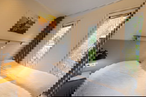 Foto 5 - Beautiful Chalet With a Fireplace in a Wooded Area