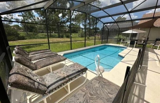 South Facing Pool Home - Room for the Whole Family! - Foto 1