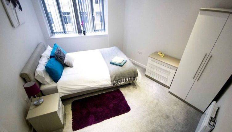 Photo 1 - Stayzo - Executive City Centre Apartment 2