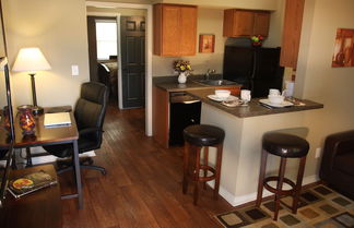 Photo 3 - Eagle's Den Suites Cotulla a Travelodge by Wyndham