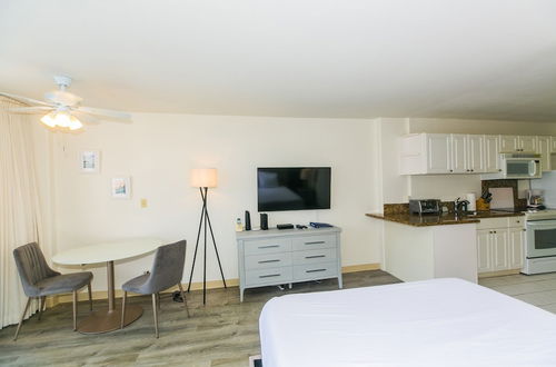 Photo 15 - Ilikai Marina Studio City View Condos with Fully Equipped Kitchens & Free Wifi