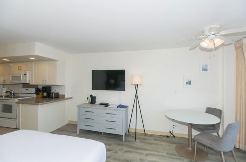 Photo 37 - Ilikai Marina Studio City View Condos with Fully Equipped Kitchens & Free Wifi