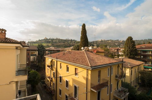 Photo 15 - Bright Apartments Verona - Valdonega Torricelle View