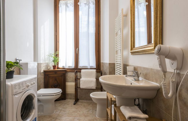 Renovated 19th-Century Apartment in an Authentic Area - Photo 26