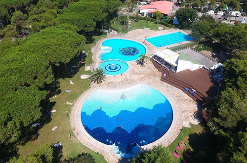 Photo 8 - Chalet in Baia Domizia With Pool