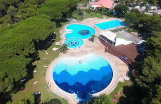 Photo 1 - Belvilla by OYO Baia Domizia Villaggio Camping E5