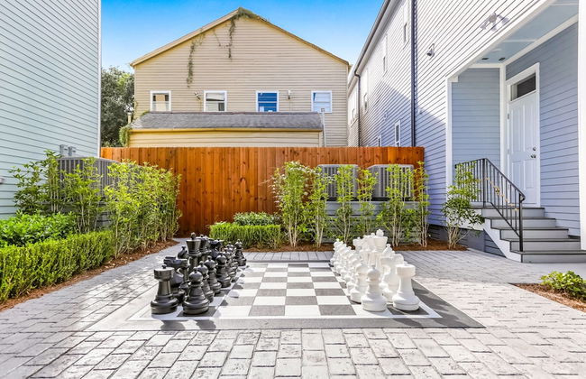 Modern 3BR Condo With Pool - Photo 50