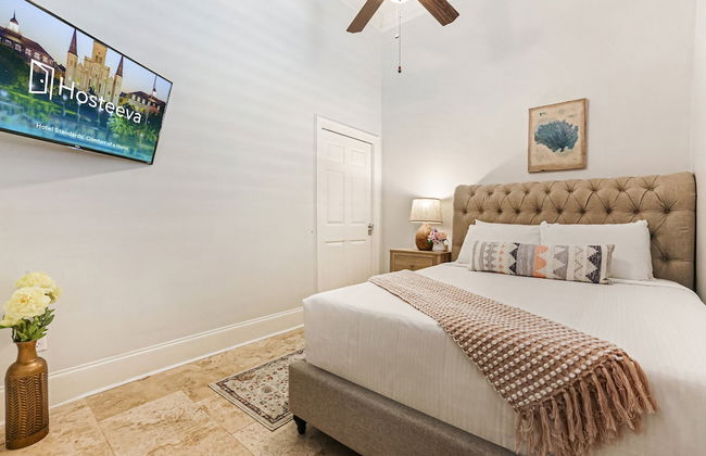 Modern 3BR Condo With Pool - Photo 13