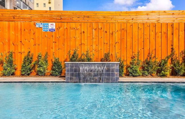Modern 3BR Condo With Pool - Photo 48