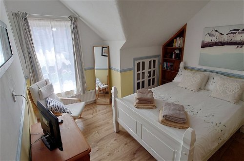 Photo 2 - Gorgeous 4-bed House in Bexhill-on-sea, sea Views