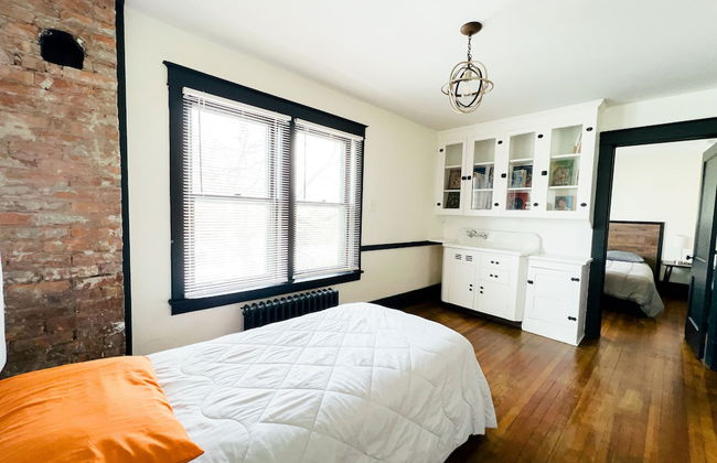 The Pub with Private Yard & Parking, Near the Falls & Casino by Niagara Hospitality - Foto 16