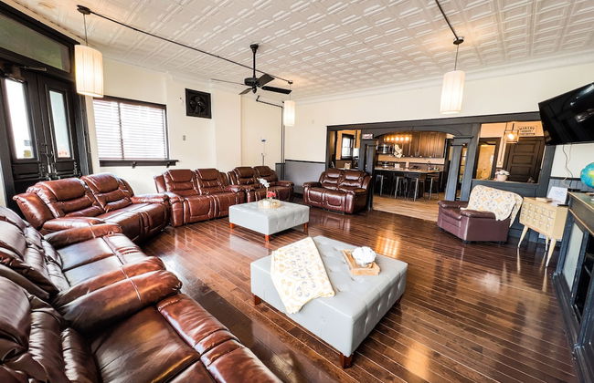 The Pub with Private Yard & Parking, Near the Falls & Casino by Niagara Hospitality - Foto 27