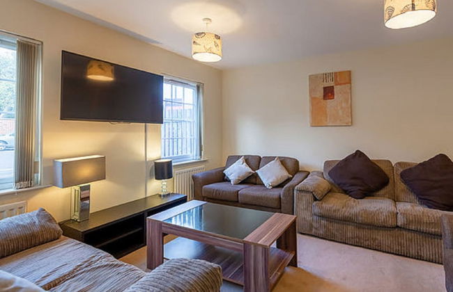 Newcastle City Town House - Photo 13