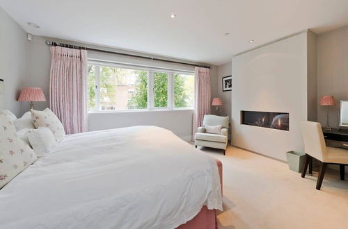 Photo 5 - 4 Bedroom House, Holland Park