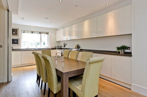 Foto 13 - Tasteful 4bed, Holland Park