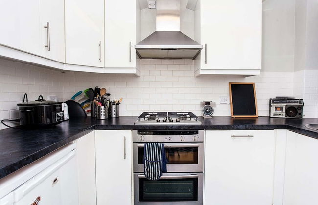 Charming Peaceful 2 Bed with Parking and Garden - Foto 10
