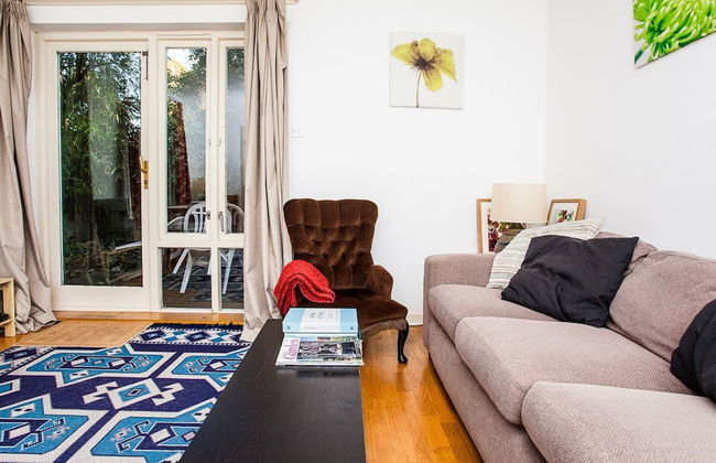 Charming Peaceful 2 Bed with Parking and Garden - Foto 7