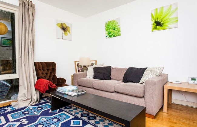 Charming Peaceful 2 Bed with Parking and Garden - Foto 1