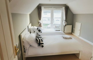 Photo 3 - Family Home in Newquay, Parking, 3 min Walk Beach