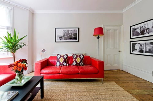 Photo 12 - Gorgeous 3-bed Garden Flat Beside Battersea Park