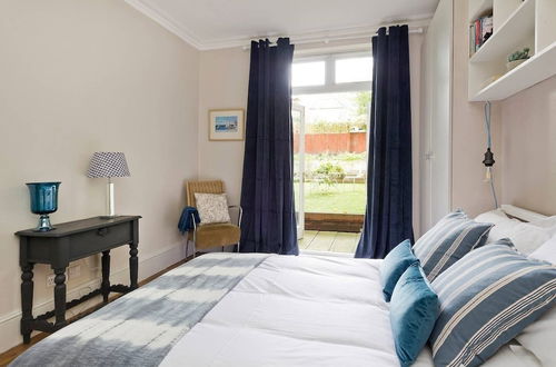 Photo 4 - Gorgeous 3-bed Garden Flat Beside Battersea Park