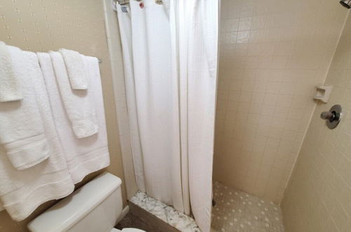 Photo 9 - Pet Friendly, 2 Bedroom, 2 Bath - Ocean Village Club P19