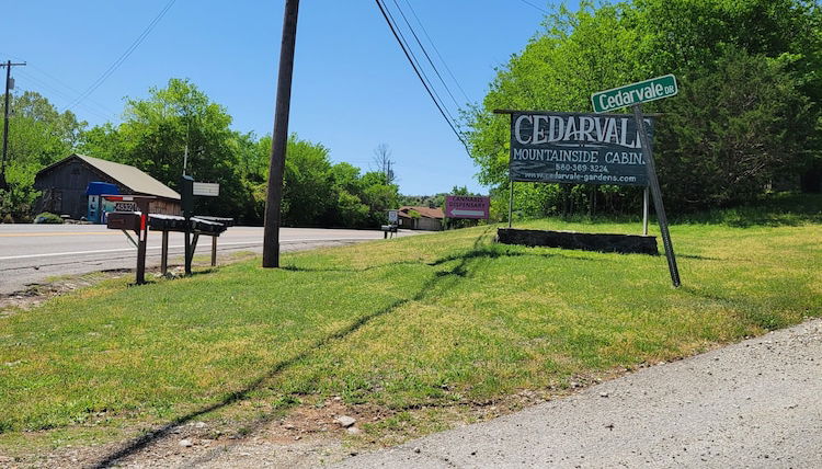 Foto 1 - Cedarvale Cabins at Turner Falls