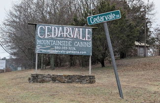 Foto 1 - Cedarvale Cabins at Turner Falls