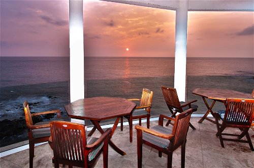 Foto 9 - Hale Honu-oceanfront 4 Bedroom Home by RedAwning