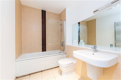 Photo 5 - 2 Beds Executive Apt in Liverpool St by City Stay London